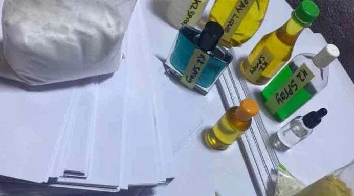 Überlebensstrategien im Knast: Der Umgang mit K2 Sheets Spice - Mein Shop
